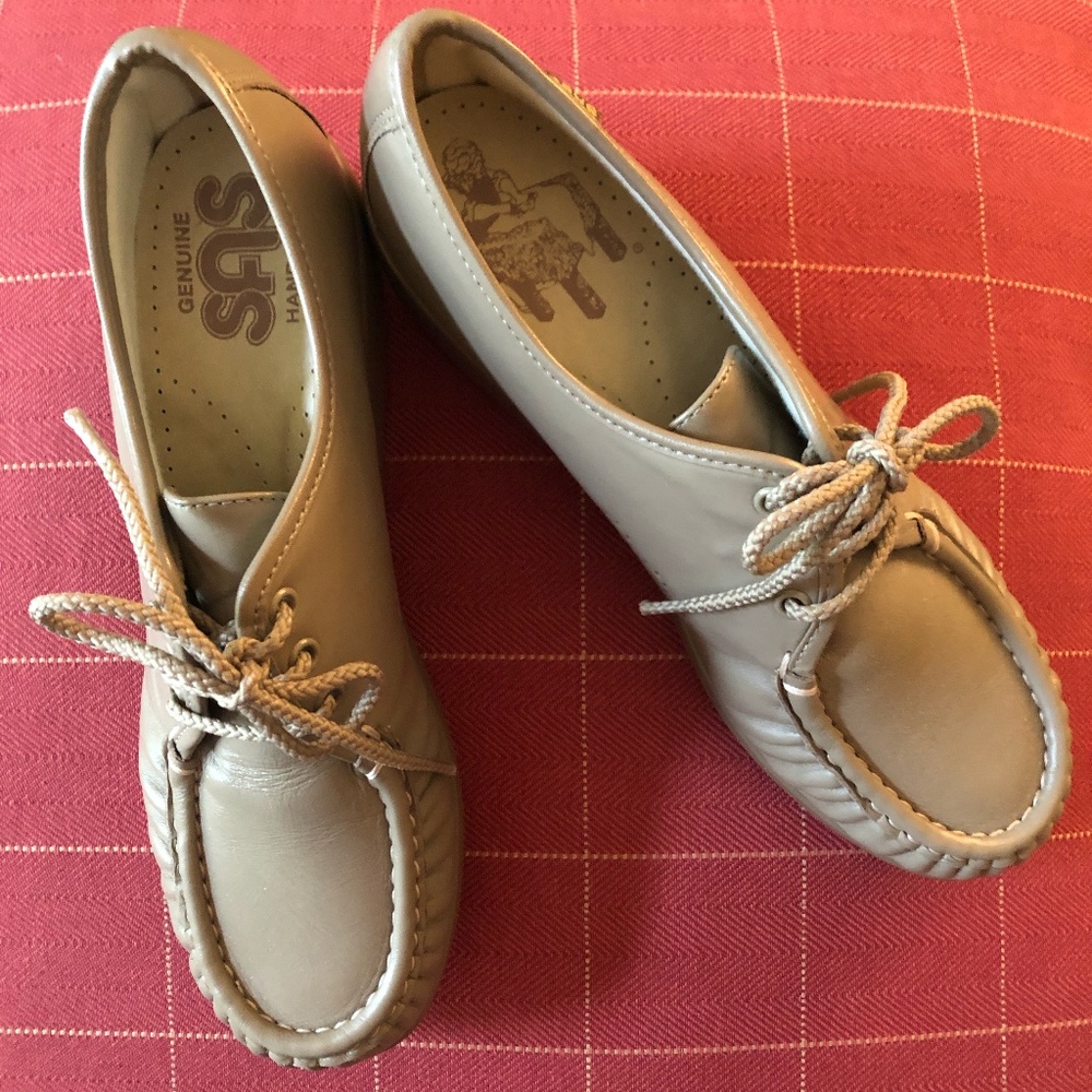 SAS Hand-sewn Mocha Leather Lace-up Wedge Moccasin Shoes - Size 8-1/2 Narrow